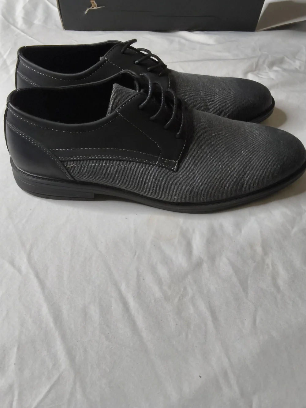 Men's Gray Lace-Up Derby Shoes